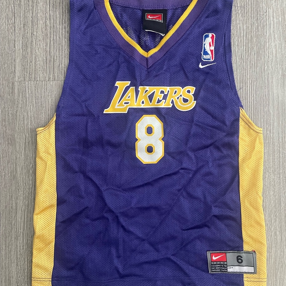 Vintage Nike Los Angeles Lakers Kobe Bryant Away 8 Jersey Youth Size 6 Purple